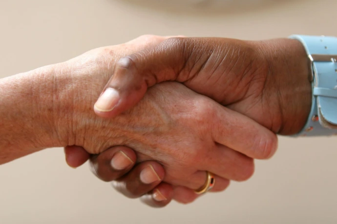 Habitants mutualisant leur projet géothermique pour partager les équipements et les coûts